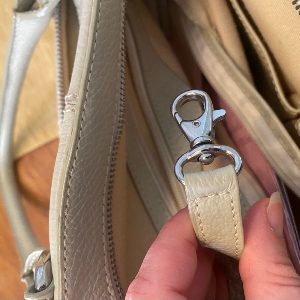 Italian leather y2k Elegant Cream Handbag - Picture 5 of 9